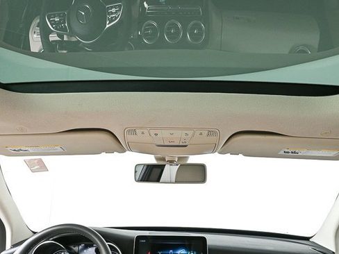 Used 2019 Mercedes-Benz C 300 Sedan image 4