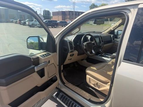 Used 2018 Ford F150 Lariat w/ Equipment Group 502A Luxury AWD/4WD image 9