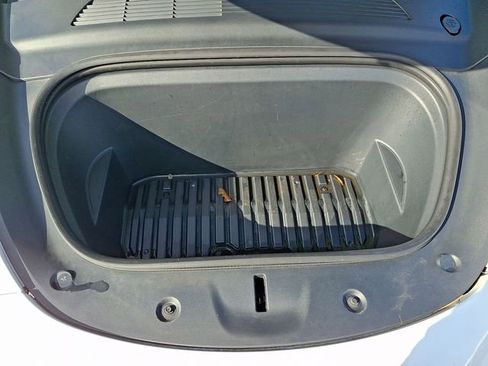 Used 2021 Tesla Model Y Long Range image 38