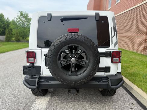 Used 2017 Jeep Wrangler Unlimited Sahara AWD/4WD image 13