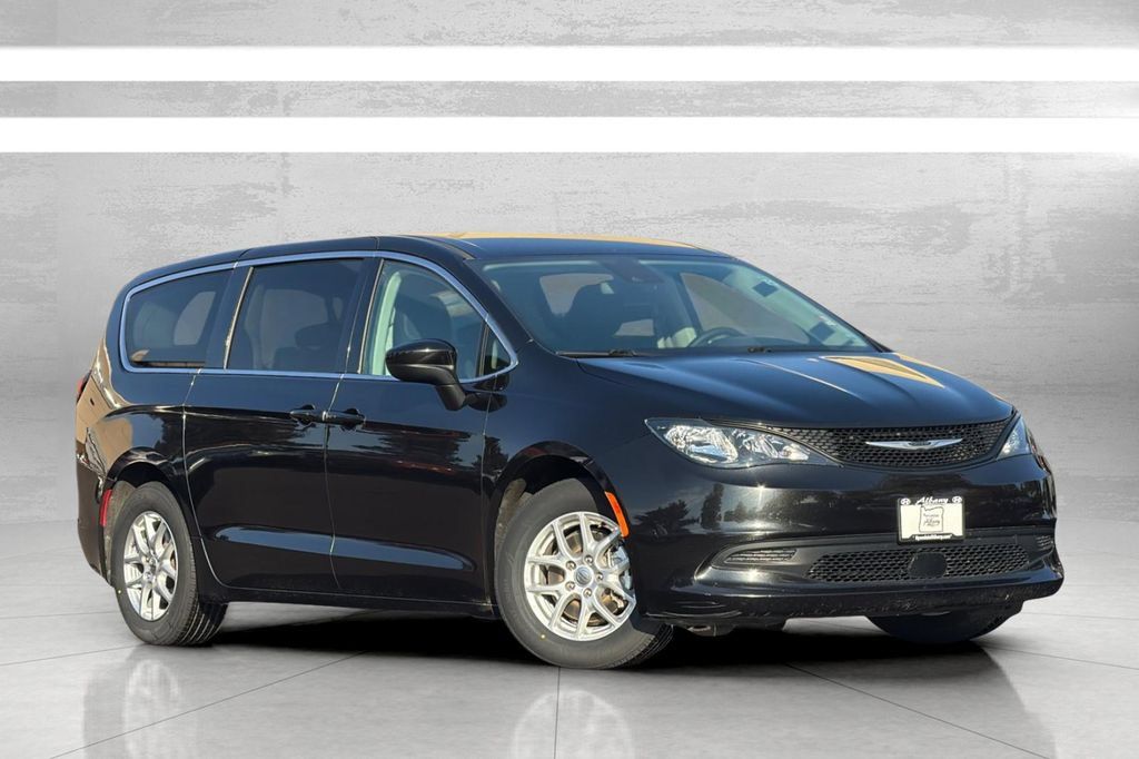 Used 2023 Chrysler Voyager LX FWD image 2