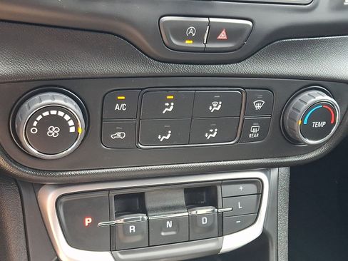 Used 2024 GMC Terrain SLE FWD image 16