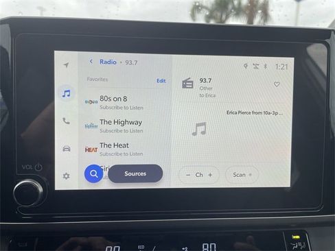 Used 2025 Toyota Camry SE image 13