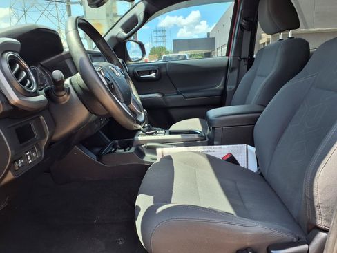 Used 2018 Toyota Tacoma TRD Off-Road AWD/4WD image 18