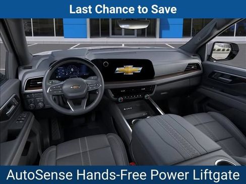 New 2025 Chevrolet Suburban High Country AWD/4WD image 17