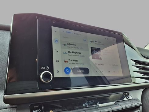 Used 2025 Toyota Camry XLE image 5