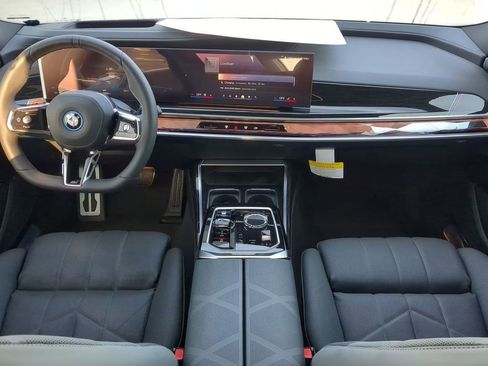 Used 2024 BMW i7 xDrive60 image 14