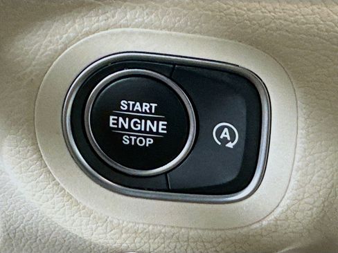 Used 2021 Mercedes-Benz GLS 450 4MATIC image 16