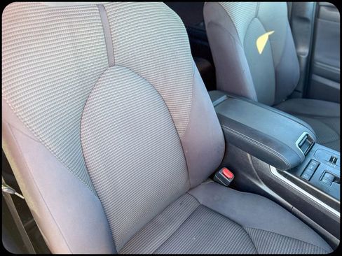 Used 2021 Toyota Highlander LE image 13