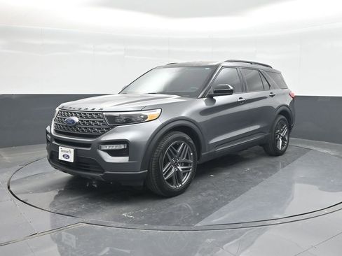 Used 2024 Ford Explorer XLT w/ Equipment Group 202A RWD image 31