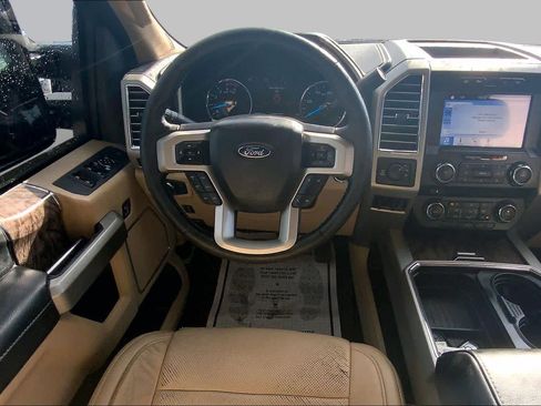 Used 2017 Ford F250 Lariat w/ Lariat Ultimate Package AWD/4WD image 6