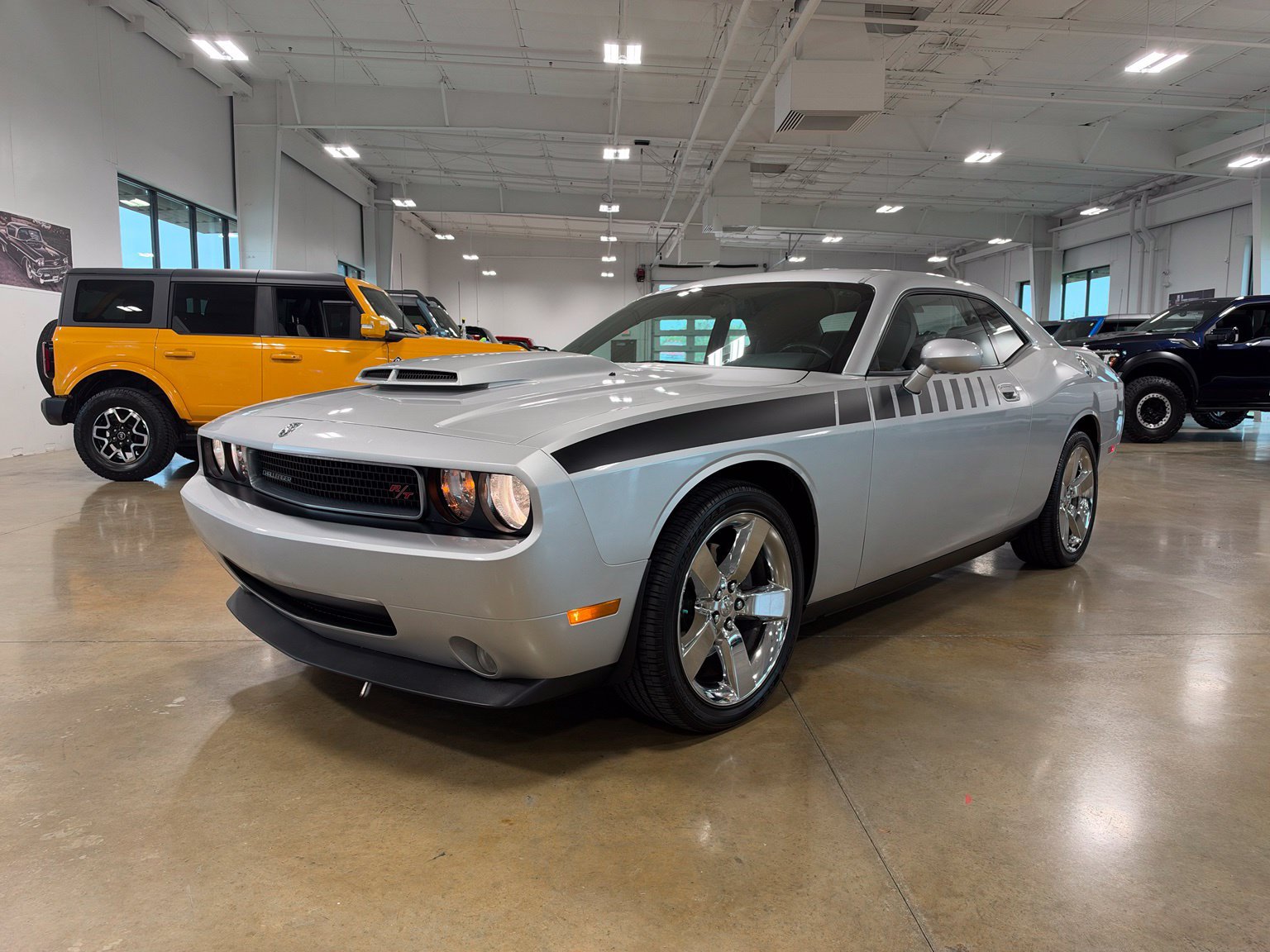 Used 2010 Dodge Challenger R/T RWD image 3