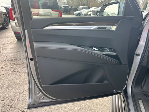 New 2026 Cadillac Escalade ESV Platinum Sport w/ LPO, ONYX Package image 10