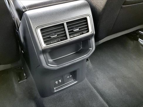 Used 2025 Volkswagen Atlas Cross Sport SE image 12