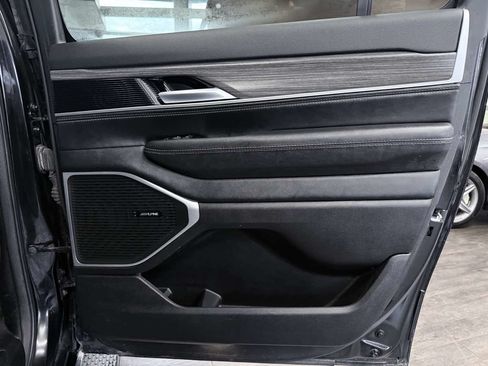 Used 2024 Jeep Wagoneer L Series III w/ Flexible Seating Group AWD/4WD image 39
