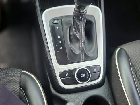 Used 2024 Hyundai Venue Limited image 30