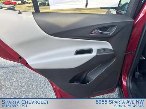 Used 2018 Chevrolet Equinox LT w/ Sun & Infotainment Package AWD/4WD image 24