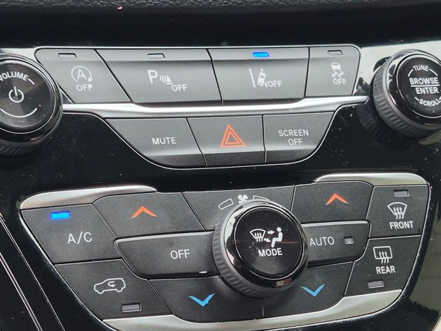 Used 2021 Chrysler Pacifica Touring-L FWD image 8