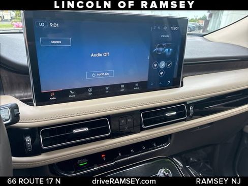 Used 2022 Lincoln Nautilus Reserve AWD/4WD image 17