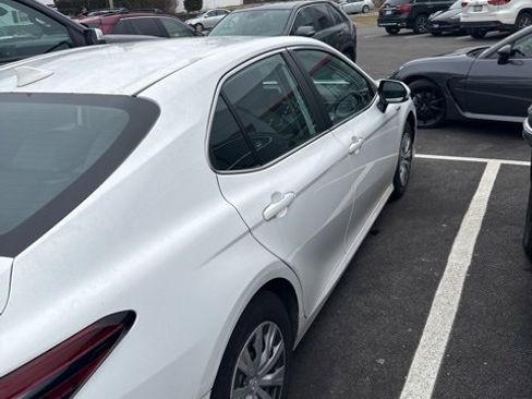 Used 2021 Toyota Camry LE image 2