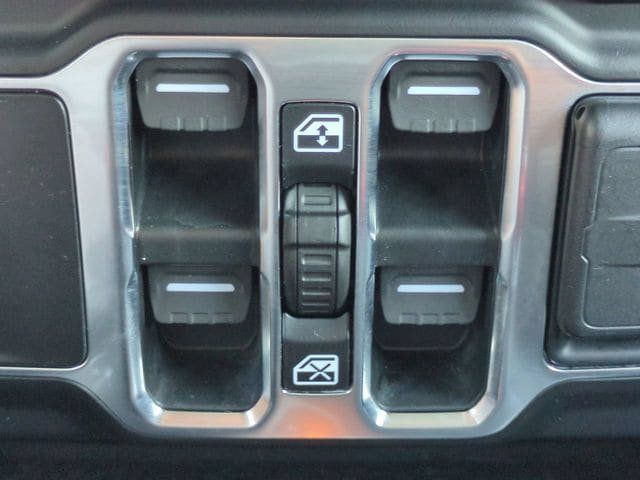 Used 2023 Jeep Wrangler Unlimited Sahara w/ Cold Weather Group AWD/4WD image 24