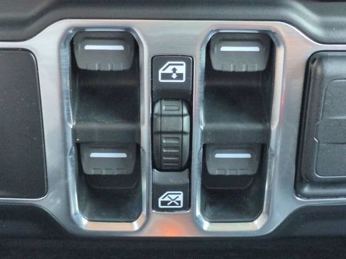 Used 2023 Jeep Wrangler Unlimited Sahara w/ Cold Weather Group AWD/4WD image 24