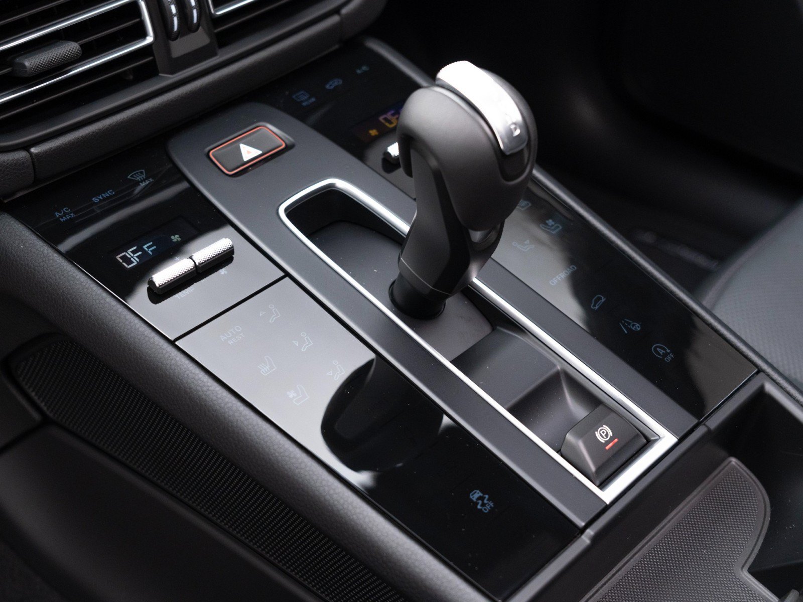 Certified 2026 Porsche Macan AWD/4WD image 26