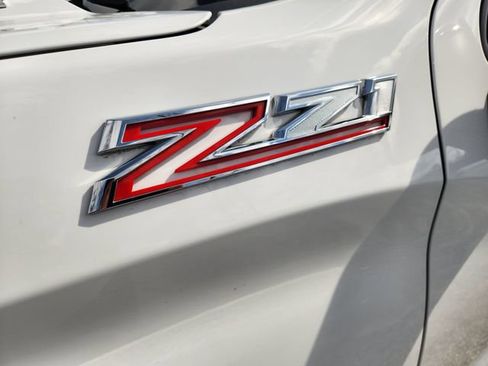 Used 2023 Chevrolet Silverado 1500 LT w/ Z71 Off-Road Package AWD/4WD image 7