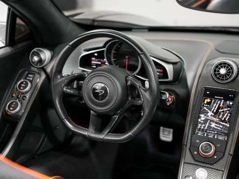 Used 2015 McLaren 650S Spider image 13