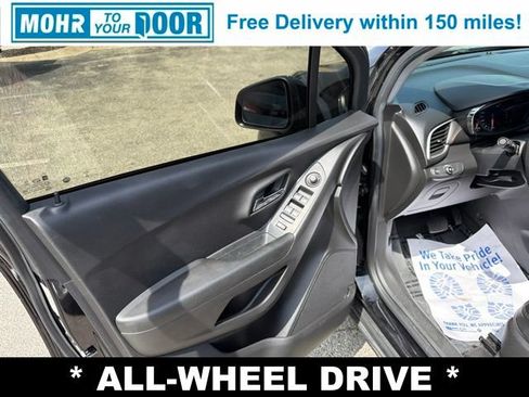 Used 2021 Chevrolet Trax LT AWD/4WD image 12
