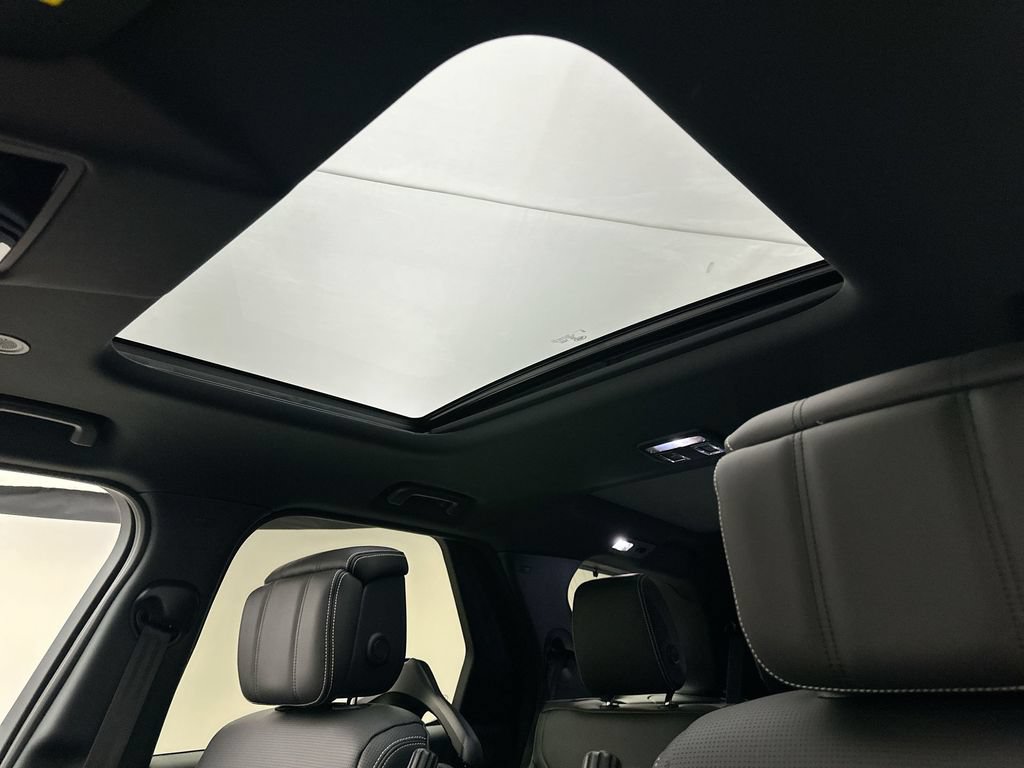 New 2026 Land Rover Discovery Dynamic SE AWD/4WD image 11