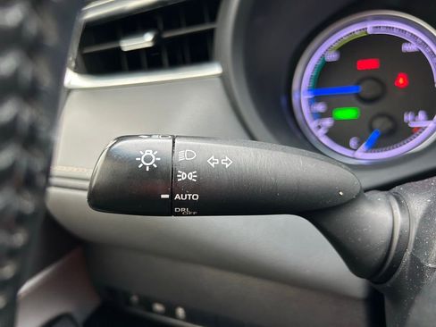 Used 2021 Toyota Venza LE image 20