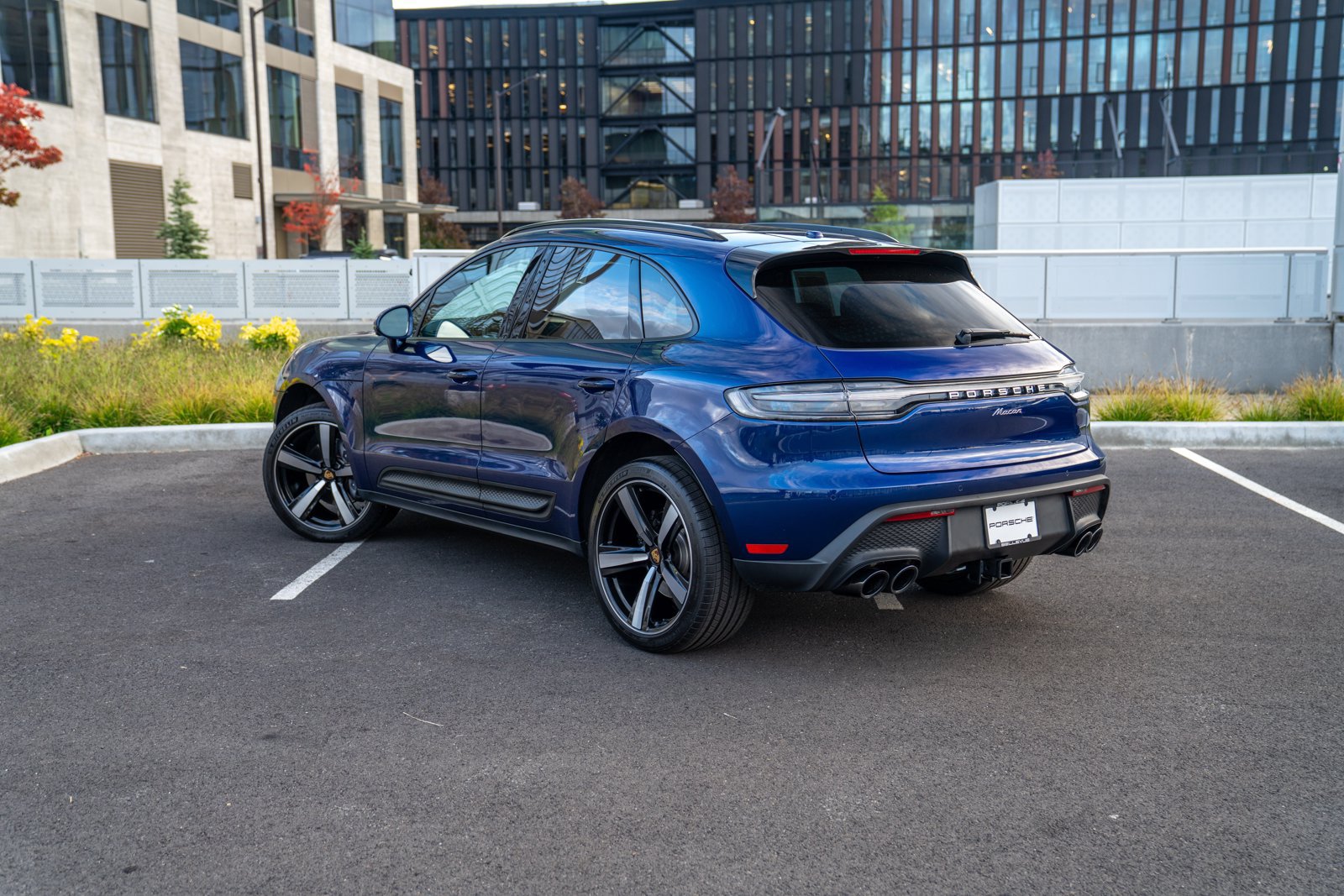 Certified 2026 Porsche Macan AWD/4WD image 3