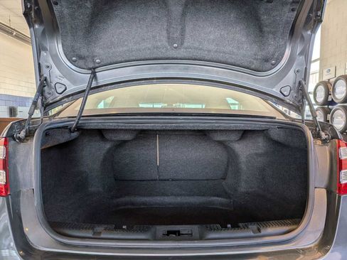 Used 2015 Ford Taurus SEL image 29