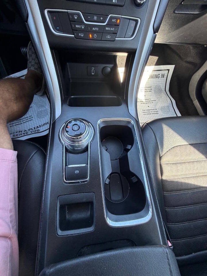 Used 2017 Ford Fusion SE w/ Equipment Group 201A FWD image 52