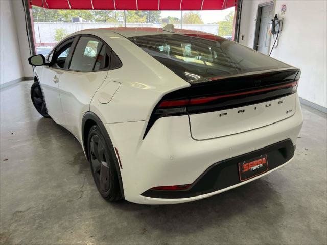 Certified 2025 Toyota Prius LE FWD image 5