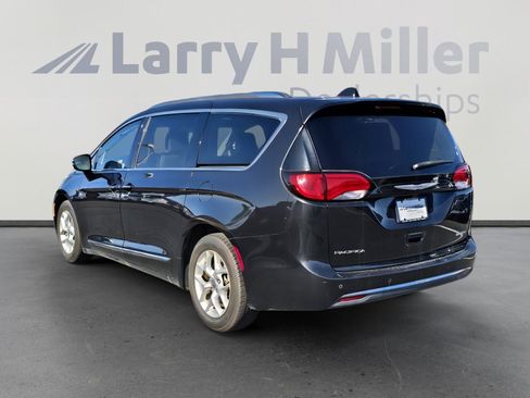 Used 2020 Chrysler Pacifica Limited image 3
