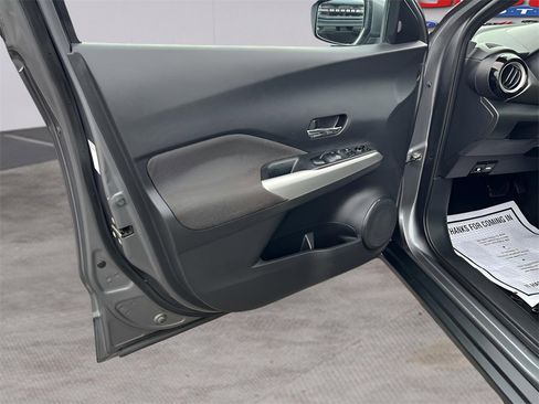 Used 2020 Nissan Kicks SV image 16