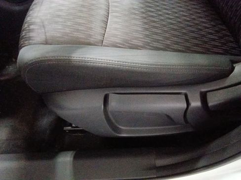 Used 2017 Nissan Rogue S image 11