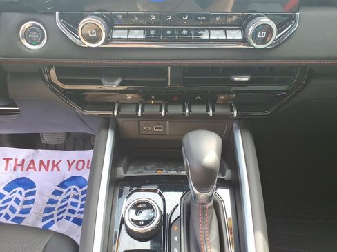 Used 2025 Chevrolet Colorado Z71 w/ Technology Package image 25