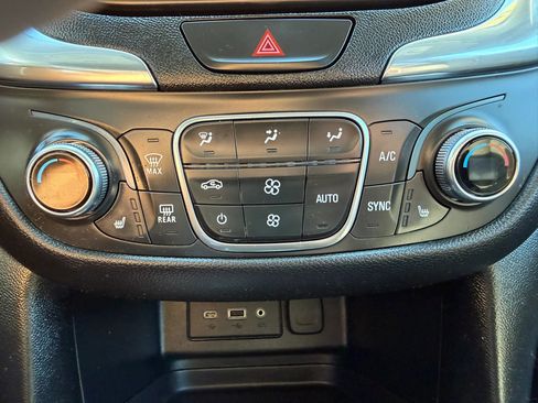 Used 2019 Chevrolet Equinox LT AWD/4WD image 25