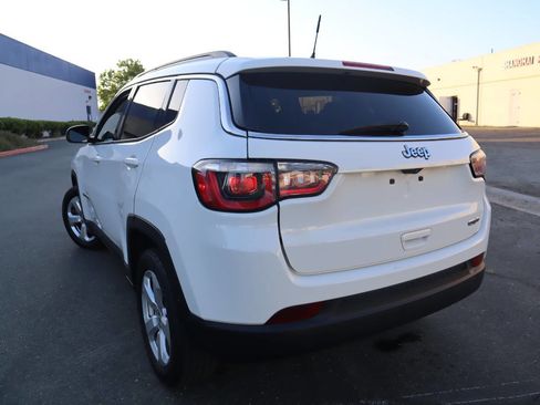 Used 2018 Jeep Compass Latitude image 12