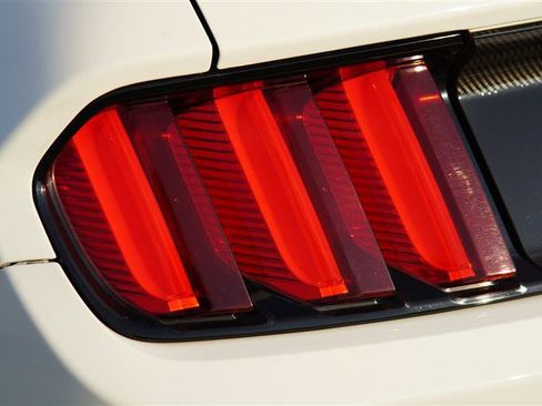 Used 2015 Ford Mustang Coupe RWD image 32