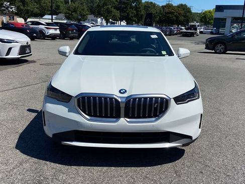 Used 2025 BMW i5 xDrive40 w/ Premium Package AWD/4WD image 2