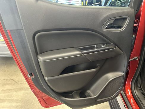 Used 2016 GMC Canyon SLT image 13