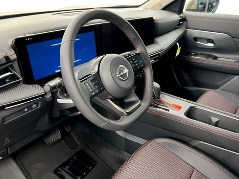 New 2025 Nissan Kicks SR image 15