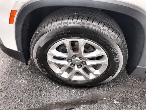 Used 2022 Chevrolet Traverse LS image 10