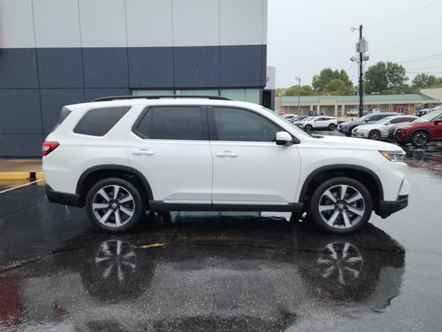 Used 2025 Honda Pilot Touring image 2