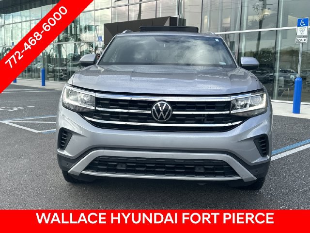 Used 2020 Volkswagen Atlas Cross Sport SE w/ Panoramic Sunroof Package FWD image 3