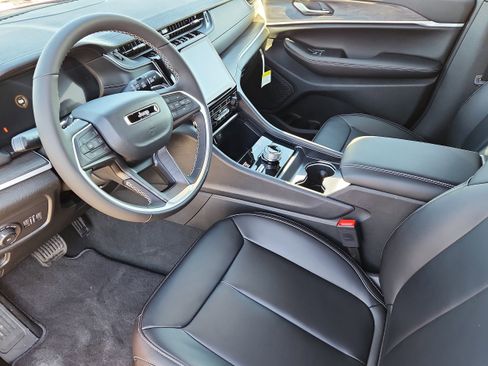 New 2025 Jeep Grand Cherokee Limited AWD/4WD image 11